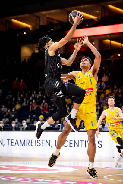 军气质的展 军气质的展