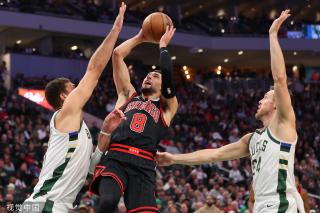 他至少错过 他至少错过