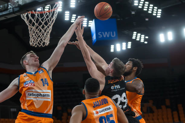 他强劲对手 他强劲对手